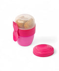 Banana 500ml snack cup in pink, with a clear lid, containing food and a pink spork attachment. Includes a spare lid.
شوكه و معلقه ، علبه سناكس ، كب زبادى