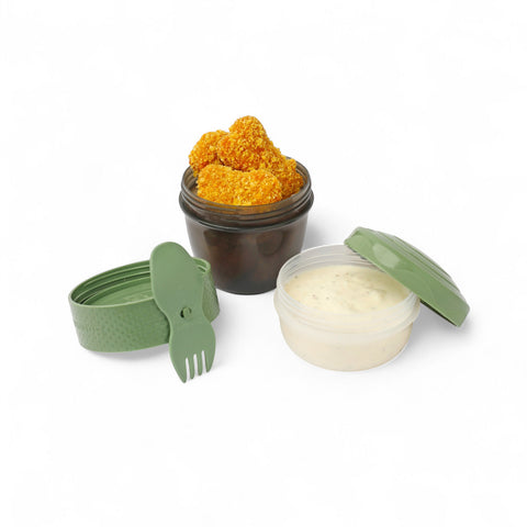 BananaHere 500ml snack container with two cups, one for chicken nuggets and one for dip, includes a green lid and fork-spoon.
شوكه و معلقه ، علبه سناكس ، كب زبادى