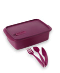 Banana 1.5L lunch box in plum with removable splitter and cutlery set. Made from food-approved PP material.