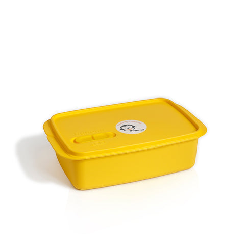 Banana 1.5L yellow lunch box made of food-approved PP material with removable splitter and steam vent