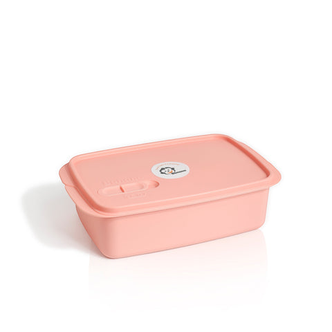 Banana 1.5L pink lunch box with removable splitter and steam vent, made from food-approved PP material.