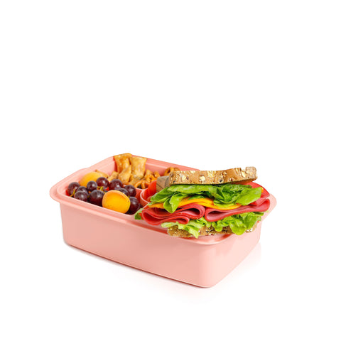Banana lunch box 1.5L in pink, made of PP material, with removable splitter, steam vent, and a sandwich, fruits, and snacks.