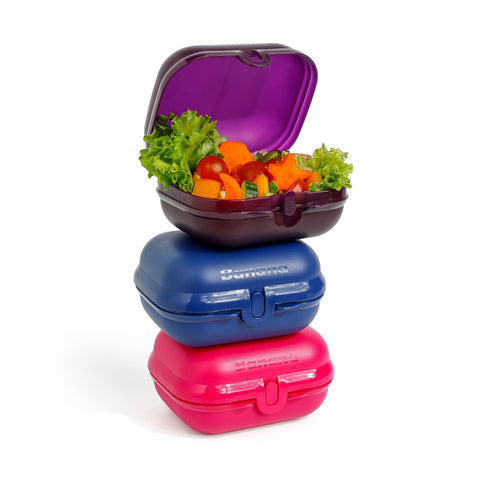 Banana 3-piece set of 600ml food-grade PP plastic lunch boxes in purple, blue, and pink. Hinged lid, microwave & dishwasher safe.
لانش بوكس سناكس و خضروات و فاكهه