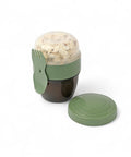 BananaHere 500ml snack cup with integrated fork-spoon, green, PP5 plastic, ideal for yogurt, fruit, or dips.
شوكه و معلقه ، علبه سناكس ، كب زبادى
علبه سلطه ، علبة ثلاجه